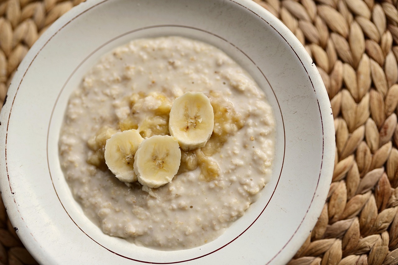 Come fare il porridge: ricetta facile e veloce per la colazione perfetta
