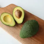 Come si mangia l’avocado: uso corretto, preparazione e abbinamenti