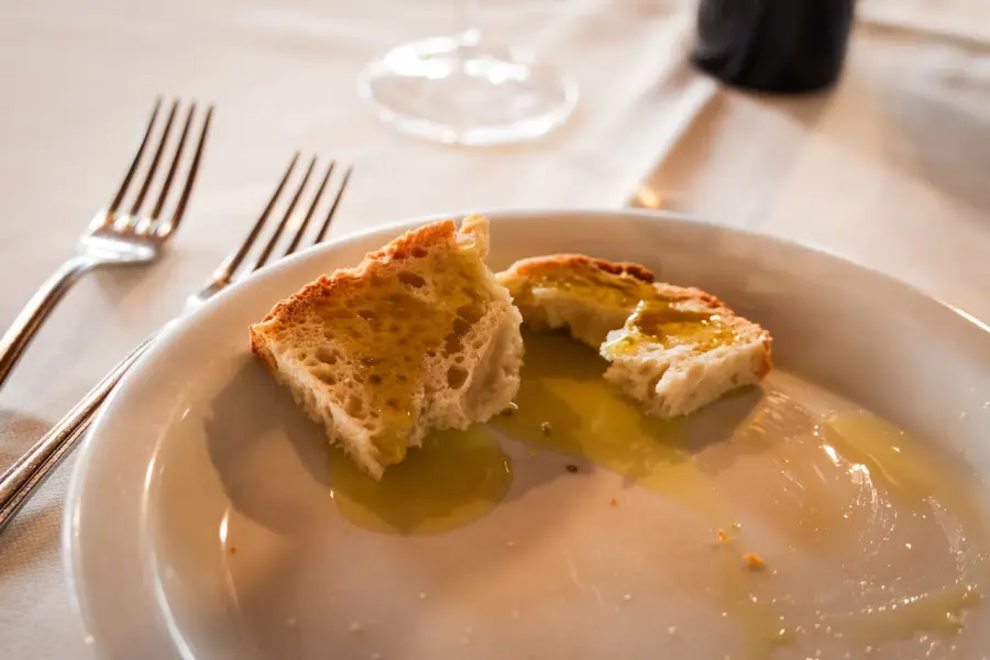 Come togliere una macchia di olio