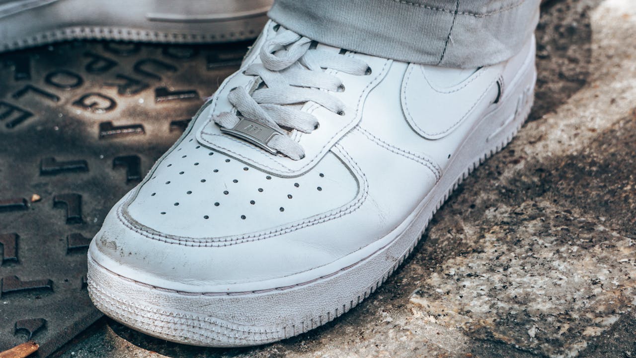 Come pulire le scarpe bianche