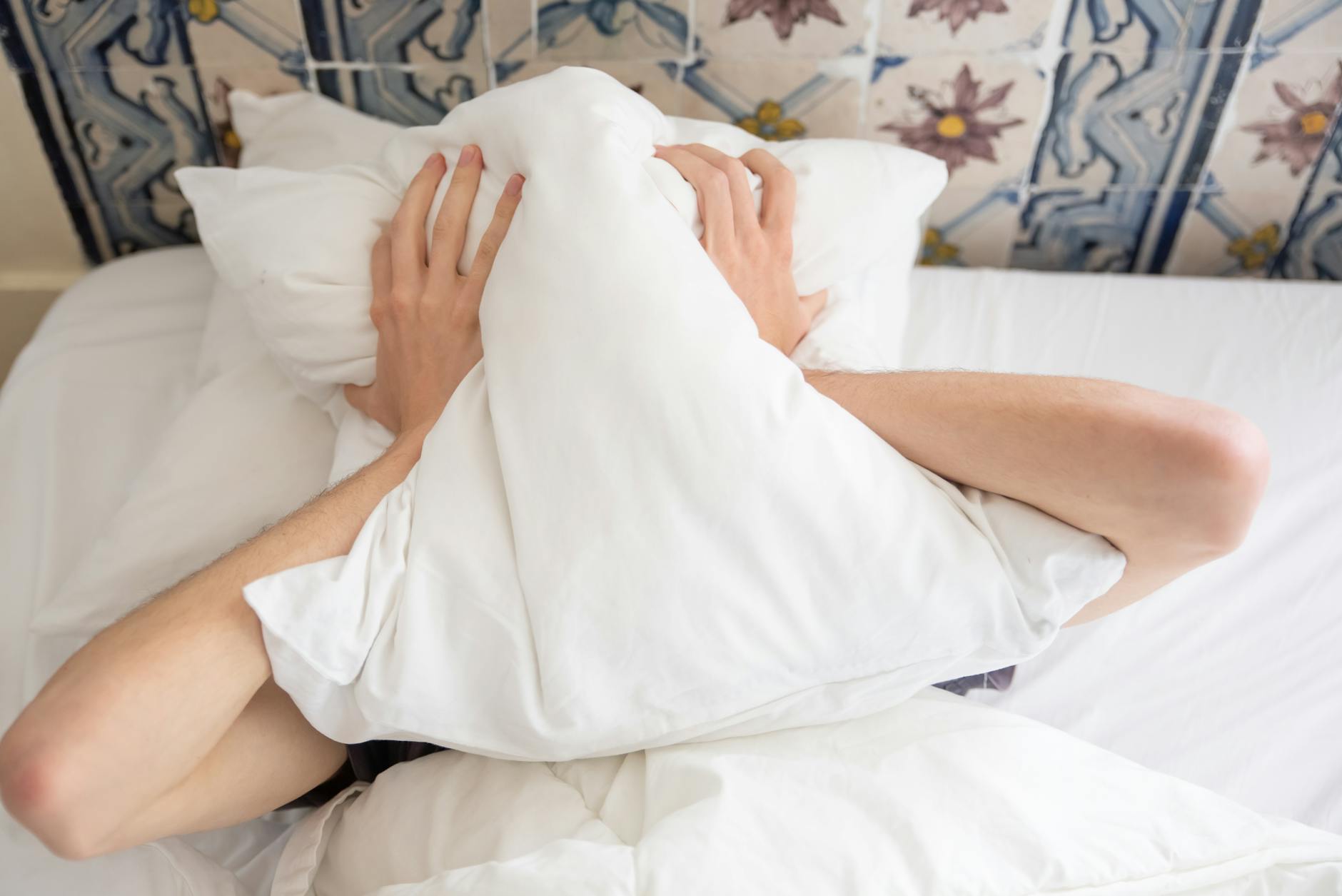 Insonnia: cause principali, rimedi naturali e quando consultare un medico